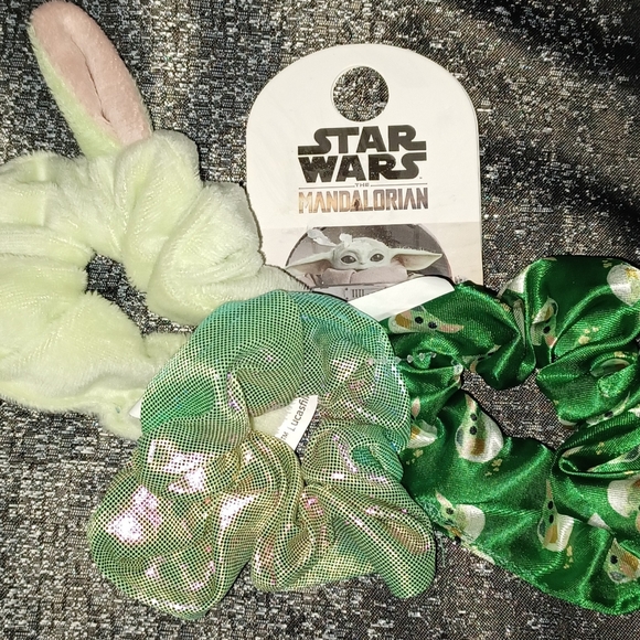 NWOT STAR WARS YODA SIZE MEDIUM  P2P 19"/INCLUDED 3 NEW YODA SCRUNCHIES. - Picture 5 of 6